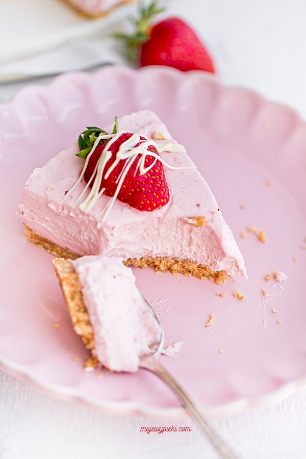 Strawberry & white chocolate mousse cheesecake