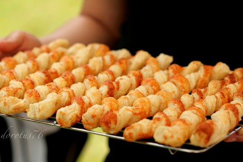 Puff pastry cheese straws