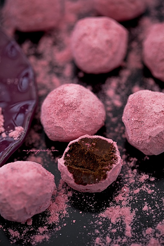 Chocolate truffles in fruit powder