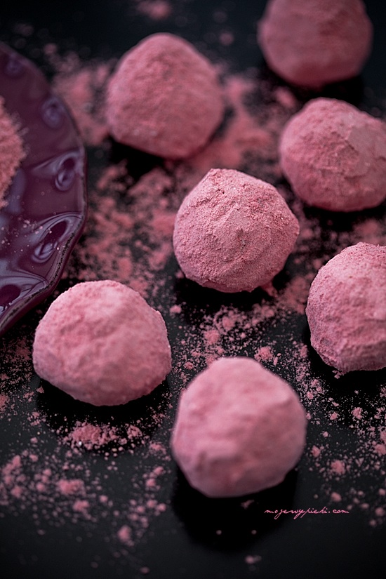 Chocolate truffles in fruit powder
