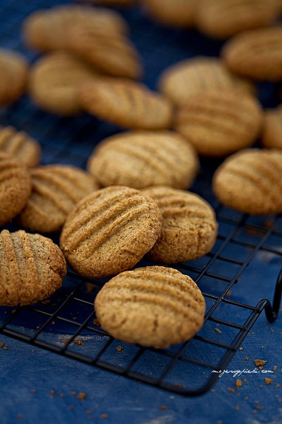 Rye shortbread cookies