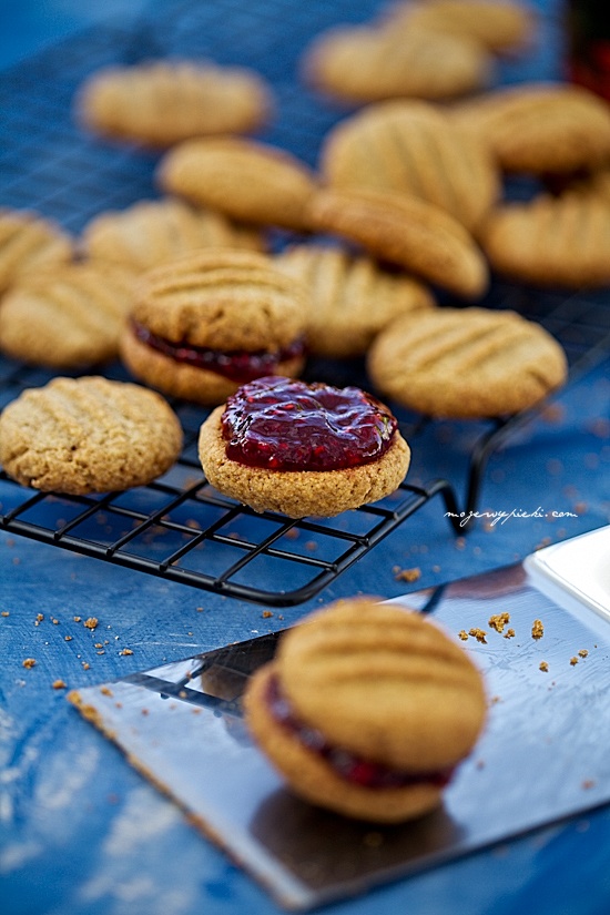 Rye shortbread cookies