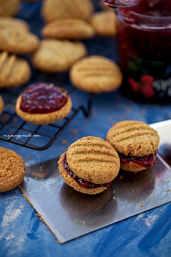Rye shortbread cookies