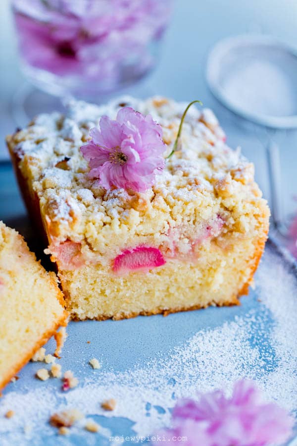 Rhubarb crumb cake