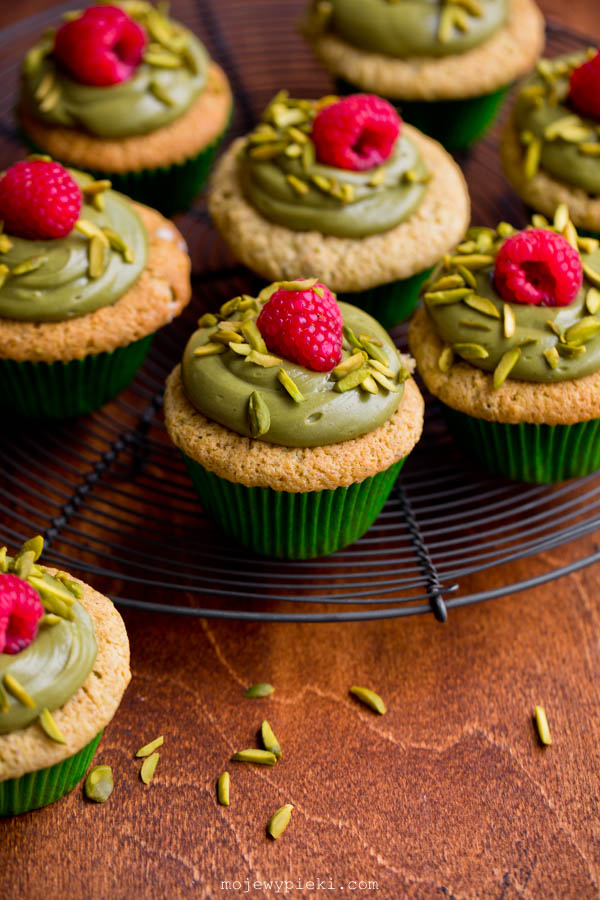 pistachio cupcakes
