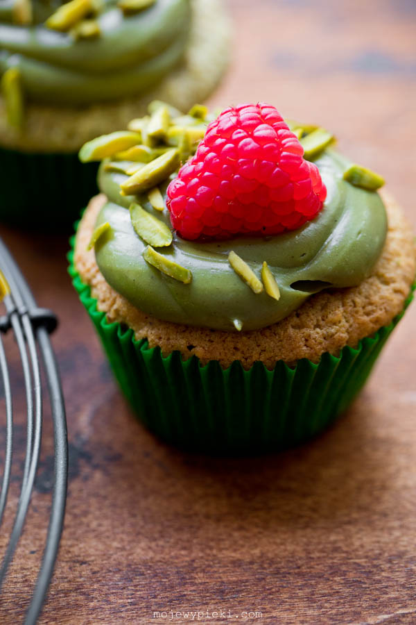 pistachio cupcakes