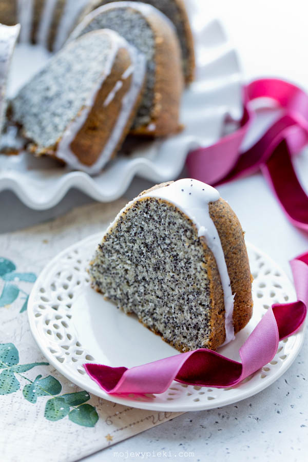 Poppy seed bundt cake