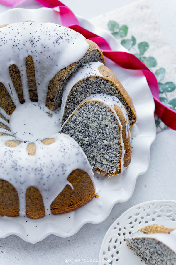 Poppy seed bundt cake
