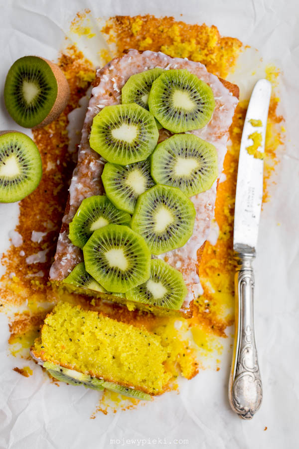 Kiwi, coconut and lime cake