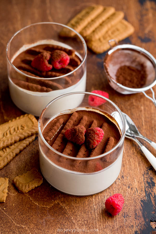 Yoghurt Dessert with Biscuits