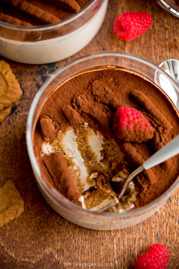 Yoghurt Dessert with Biscuits