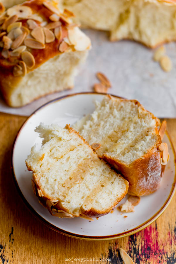Buns with Marzipan Filling