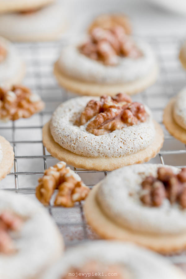 Shortbread cookies with meringue and walnuts