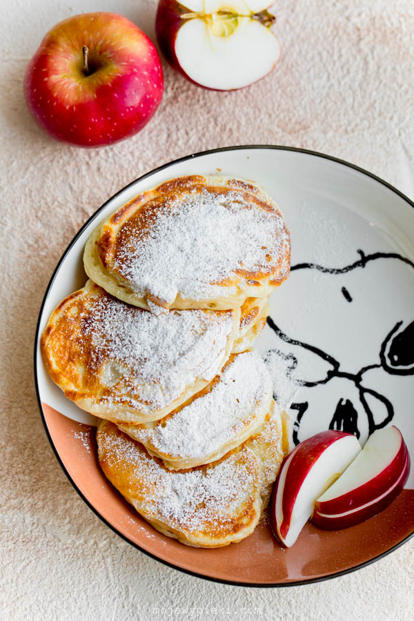 Skyr pancakes with apples