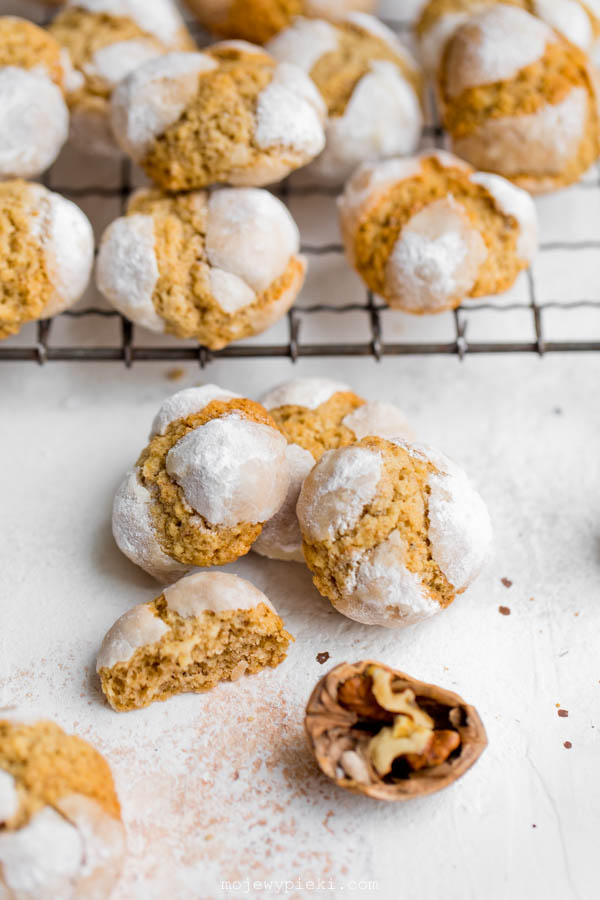 Walnut crinkle cookies