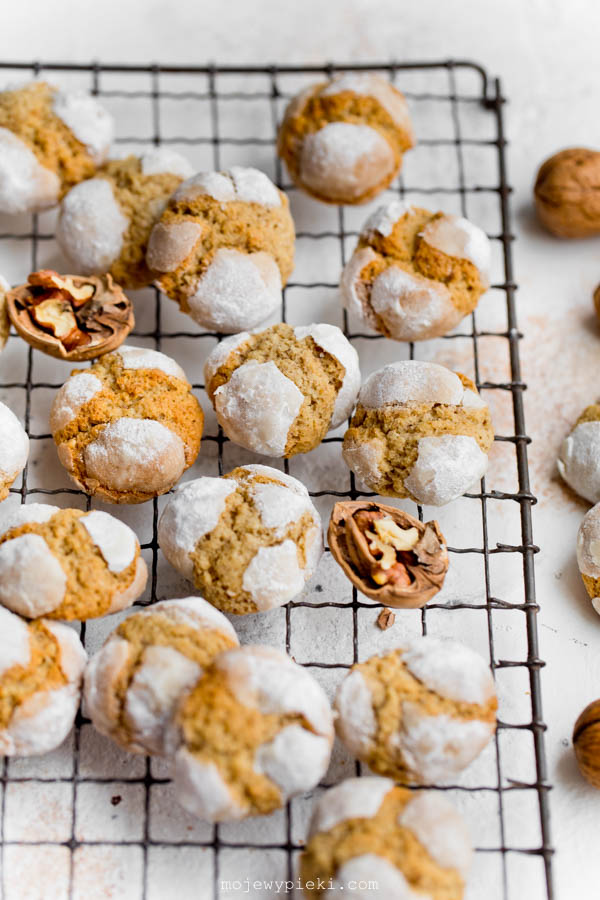 Walnut crinkle cookies