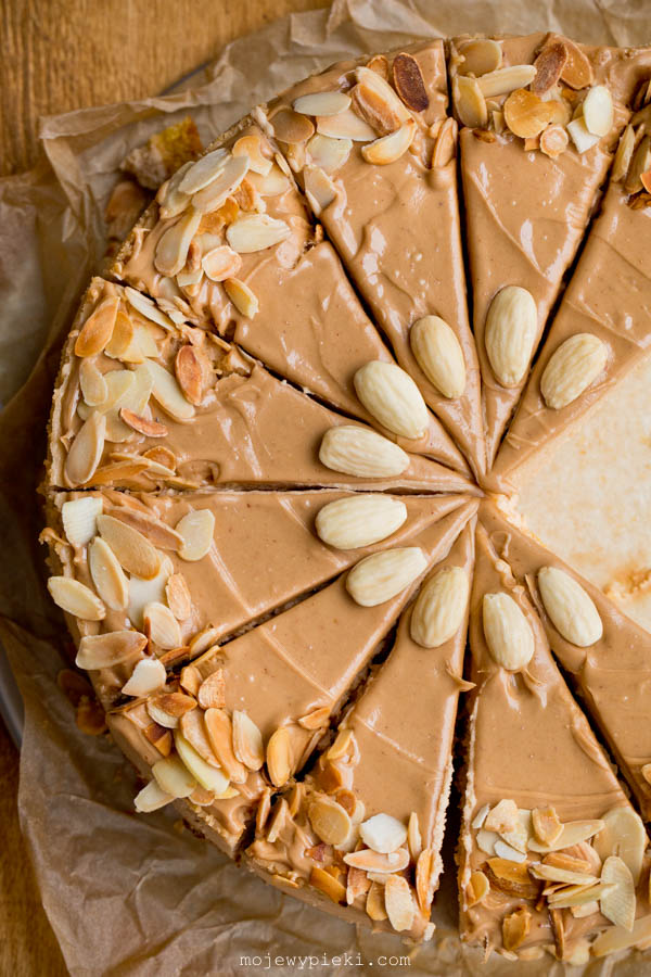 Almond cheesecake