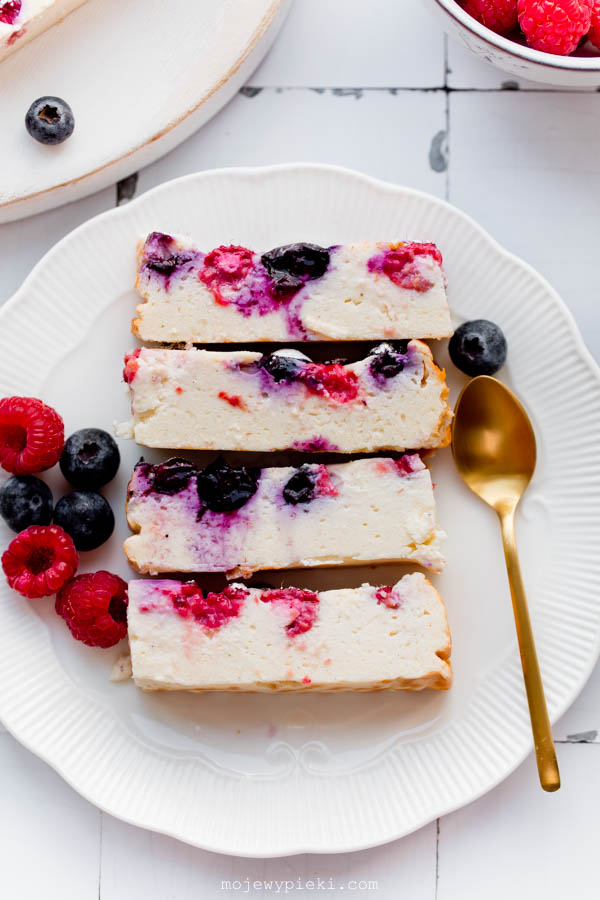 Skyr cheesecake with fruit