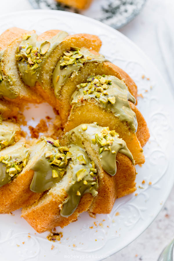 Mascarpone bundt cake