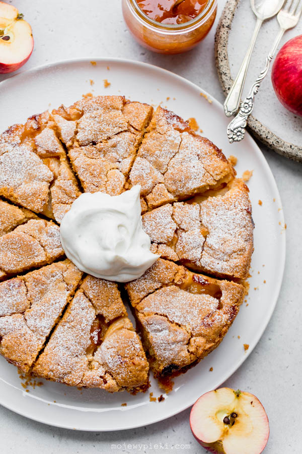 Apple and apricot jam cake
