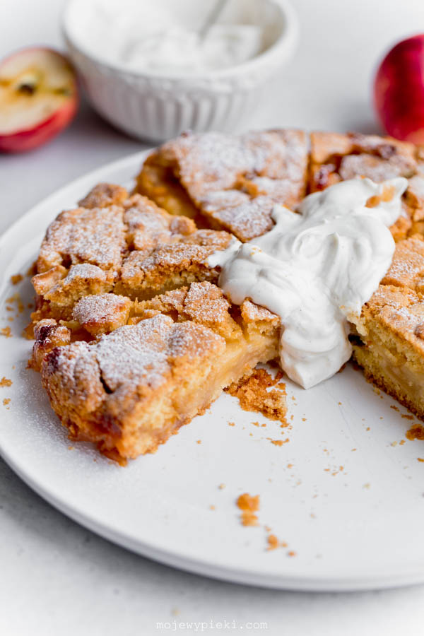Apple and apricot jam cake