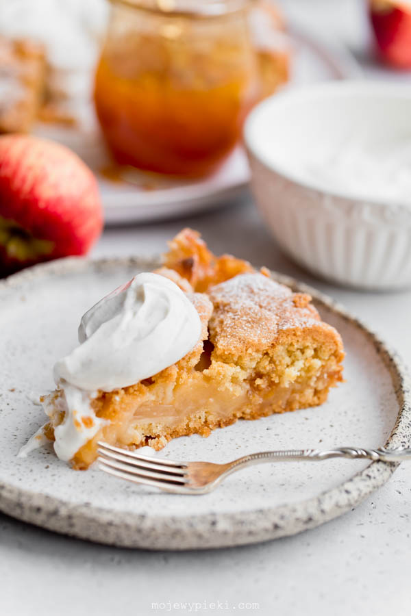 Apple and apricot jam cake