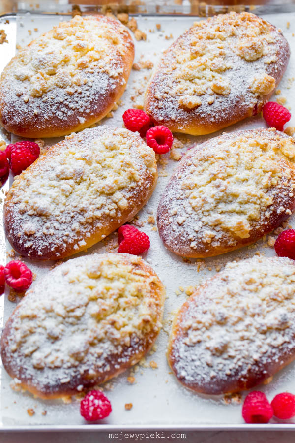Sweet raspberry buns (malinianki)