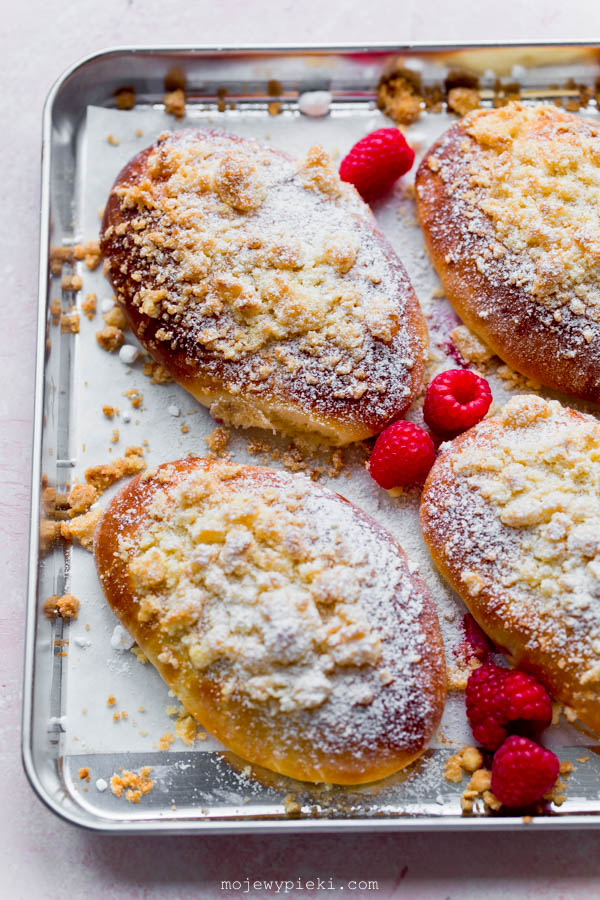Sweet raspberry buns (malinianki)