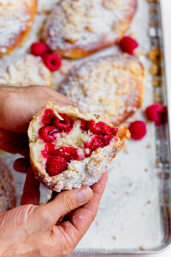 Sweet raspberry buns (malinianki)