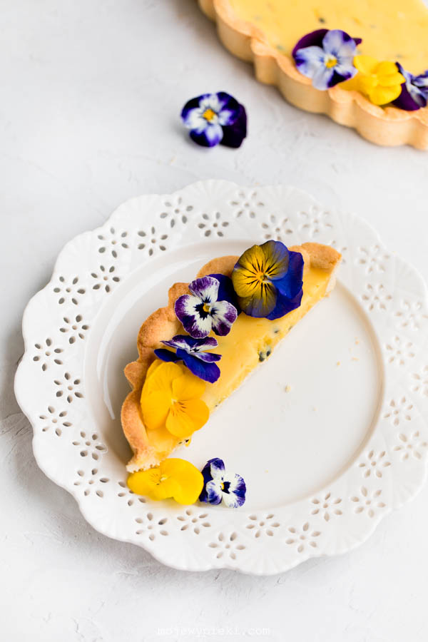 Passion fruit mazurek