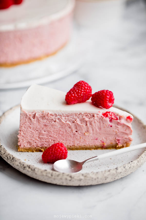 Raspberry cheesecake with sour cream glaze
