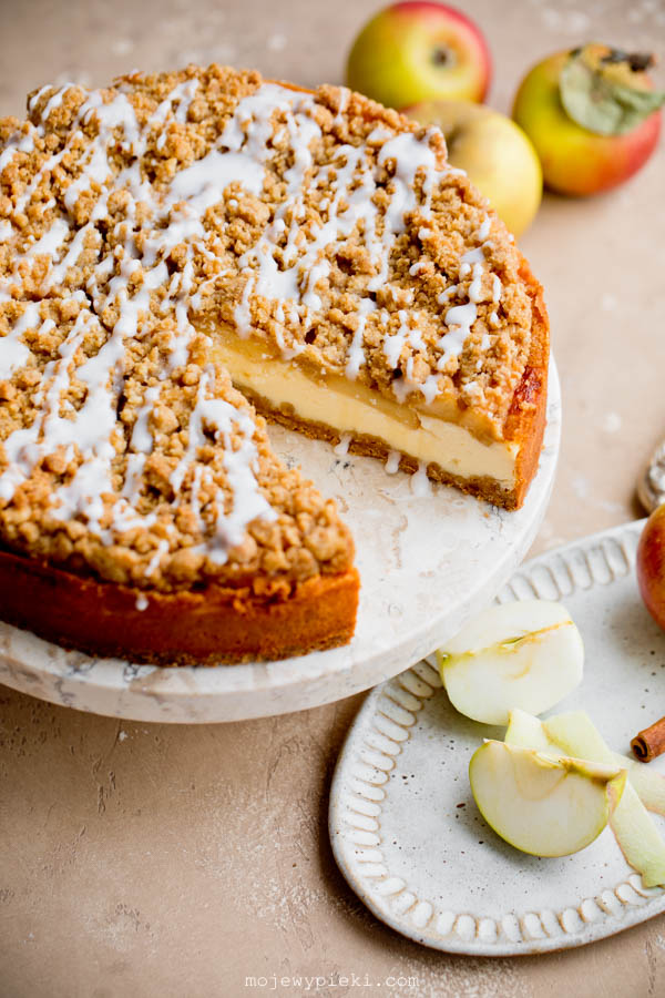 Apple crumble cheesecake