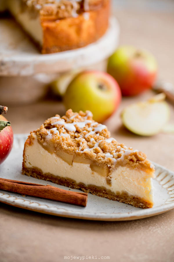 Apple crumble cheesecake