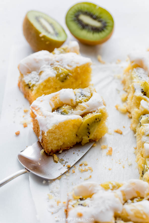 Coconut kiwi cake