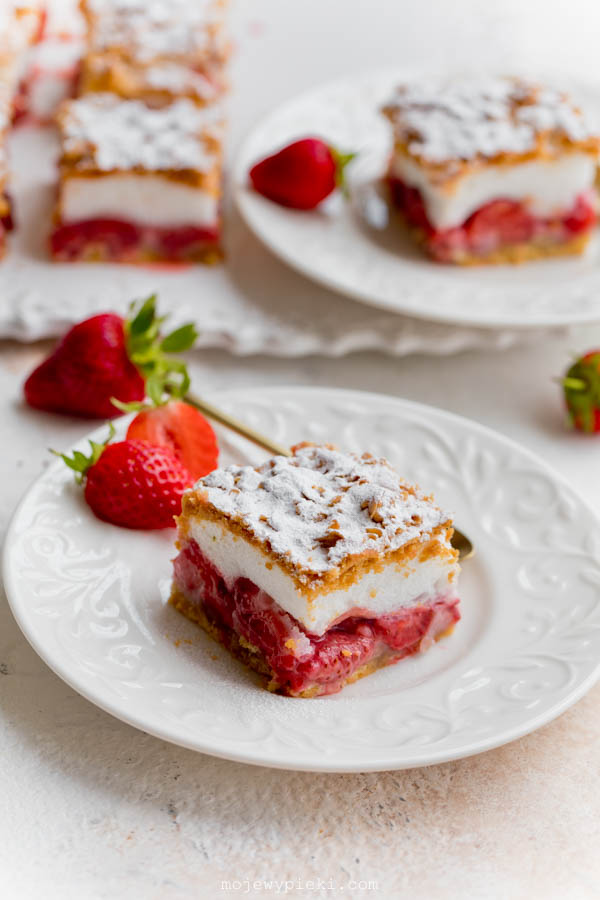 Strawberry Cake with Meringue Foam