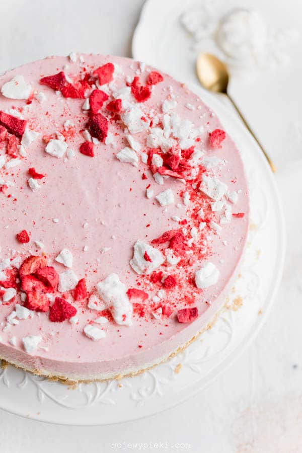 No-bake strawberry & white chocolate cheesecake