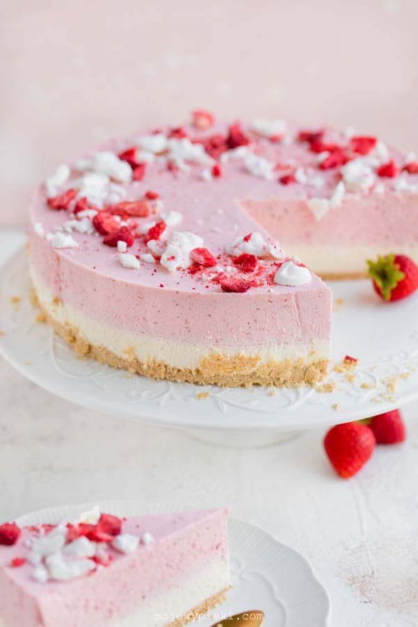 No-bake strawberry & white chocolate cheesecake