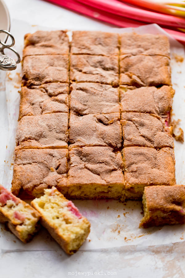 Buttermilk rhubarb cake with cinnamon sugar