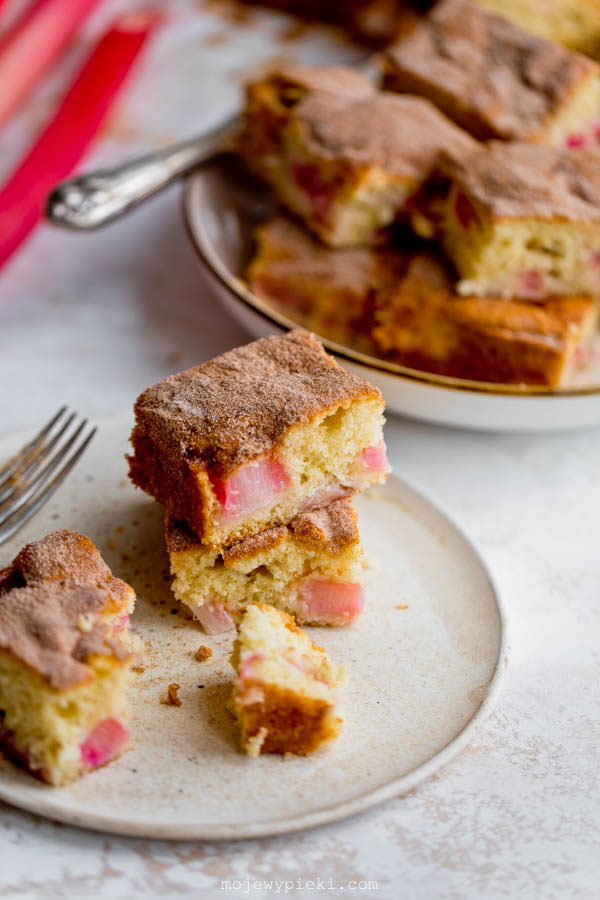 Buttermilk rhubarb cake with cinnamon sugar