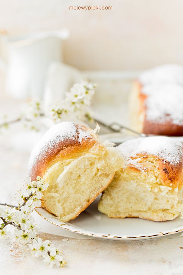 Buchteln with sweet cheese filling