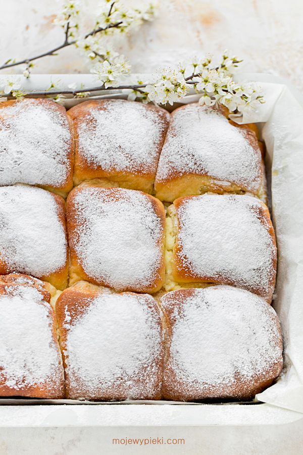 Buchteln with sweet cheese filling