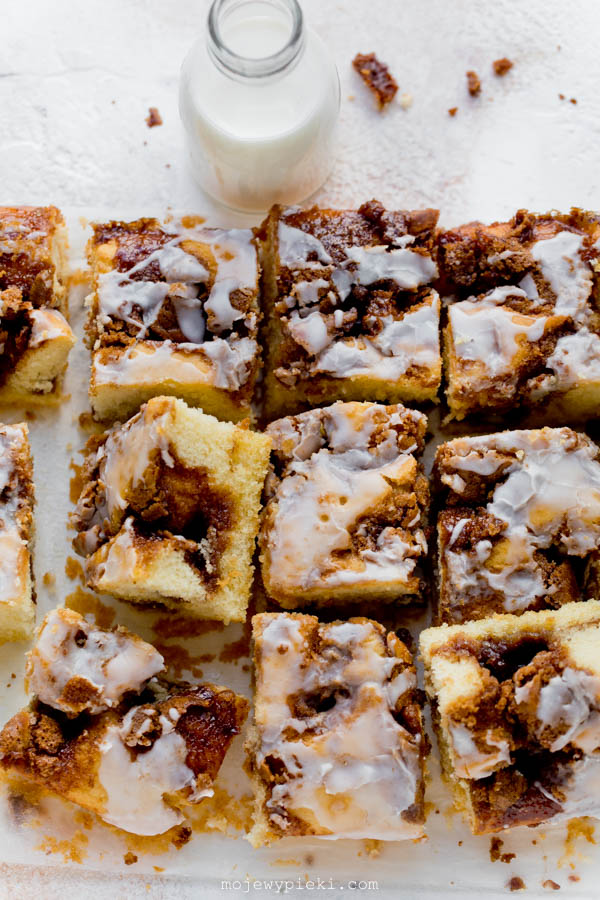 Cinnamon Roll cake