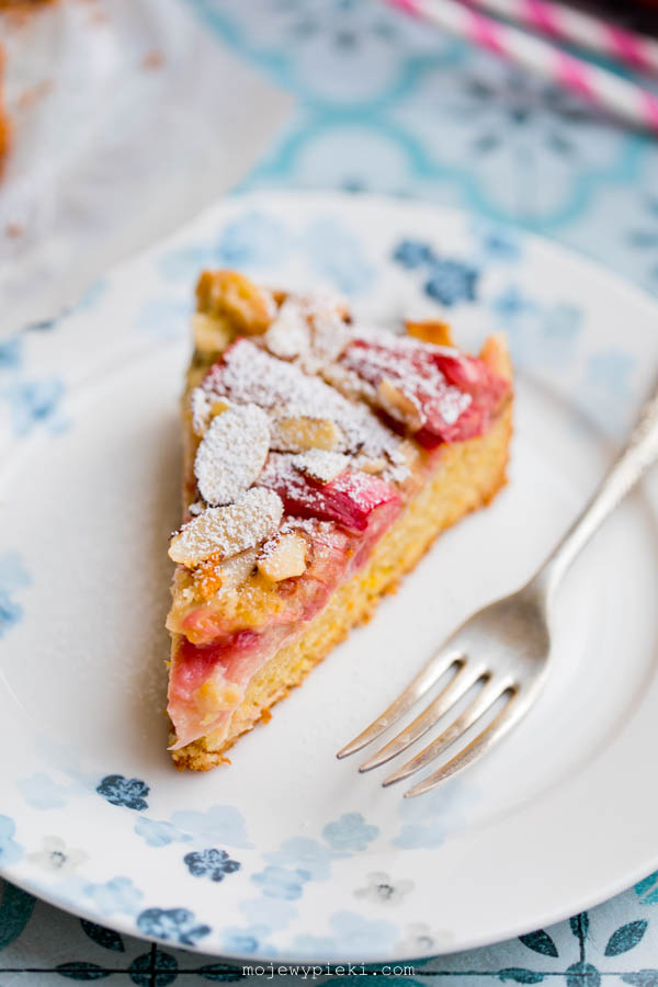 Almond and rhubarb cake