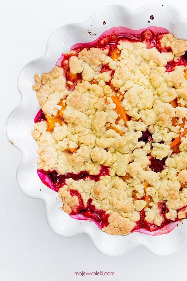 Apricot and raspberry crumble