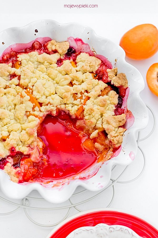 Apricot and raspberry crumble