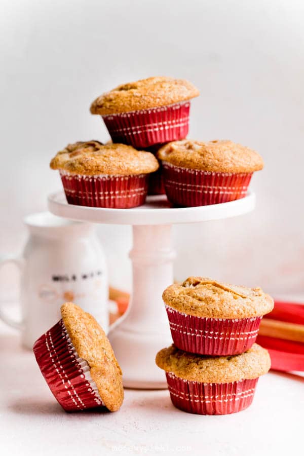 Rhubarb and cinnamon muffins
