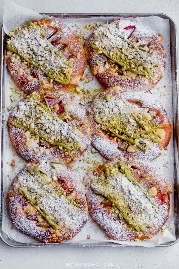 Pistachio brioche buns with roasted rhubarb