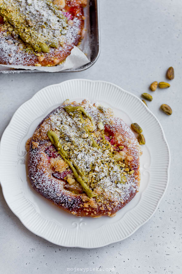 Pistachio brioche buns with roasted rhubarb