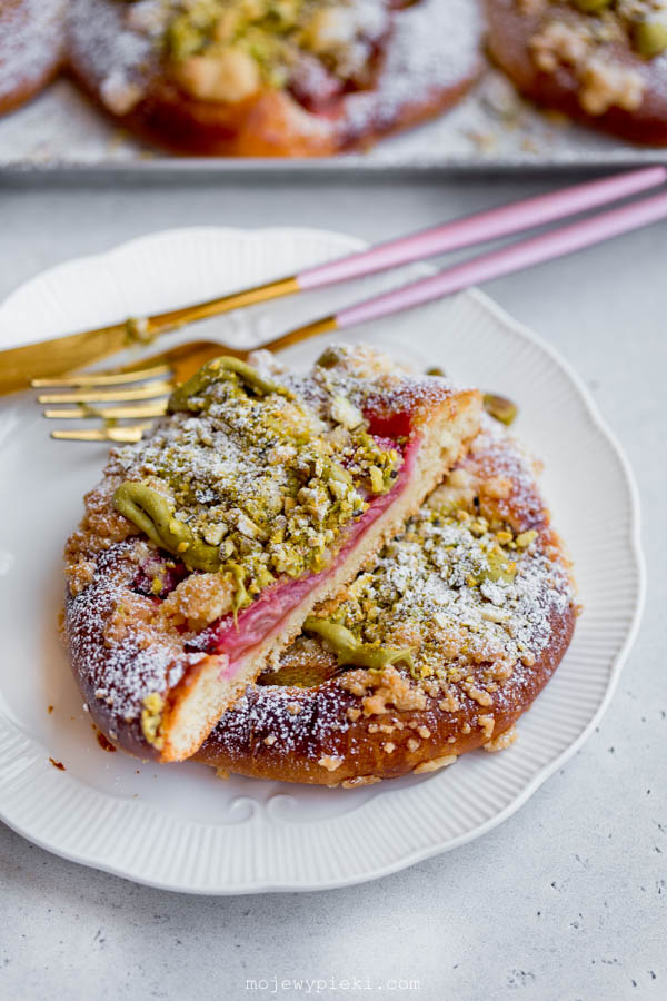 Pistachio brioche buns with roasted rhubarb