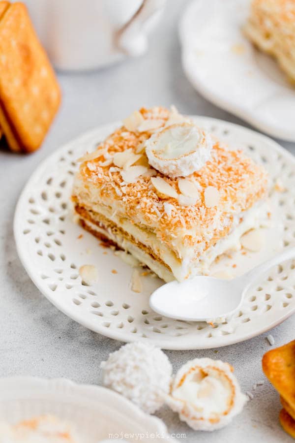 No-bake Raffaello cake